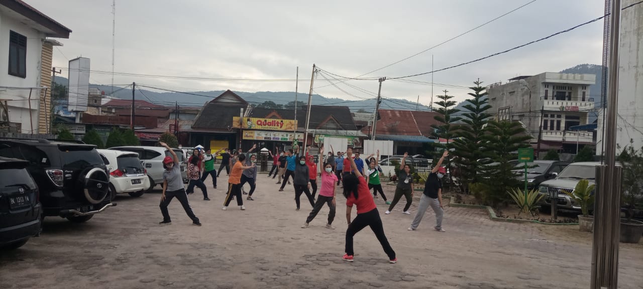 KEGIATAN SENAM PAGI PENGADILAN NEGERI BALIGE